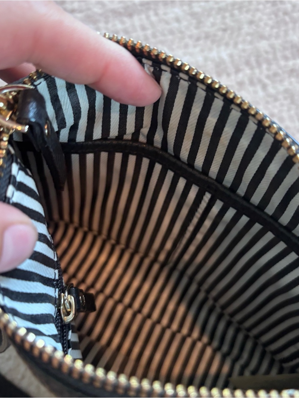 kate spade black pebbled leather crossbody with gold hardware - Picture 7 of 9